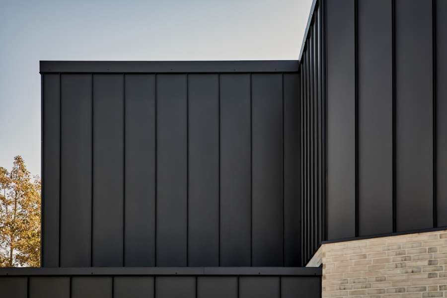 Stylish steel profiles on the façade of a newly built house with space for everything, Navervænget 9, 6710 Esbjerg, Denmark